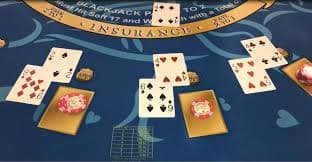 Antarmuka permainan Galactic Gems menampilkan grid 5x3 dengan simbol batu permata bercahaya
